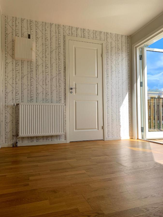 2 Rum Och Koek Pa Faerjestad Karlstad Exterior photo